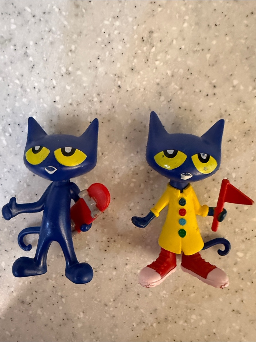Pete the cat mini Figure Set Cat Toy Figures with Yellow Coat & Red Accessories